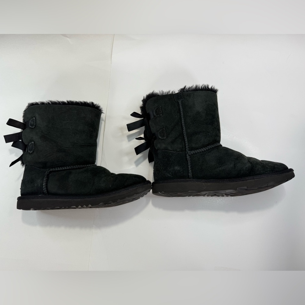 Ugg Girls Bailey Bow Boots, size 4